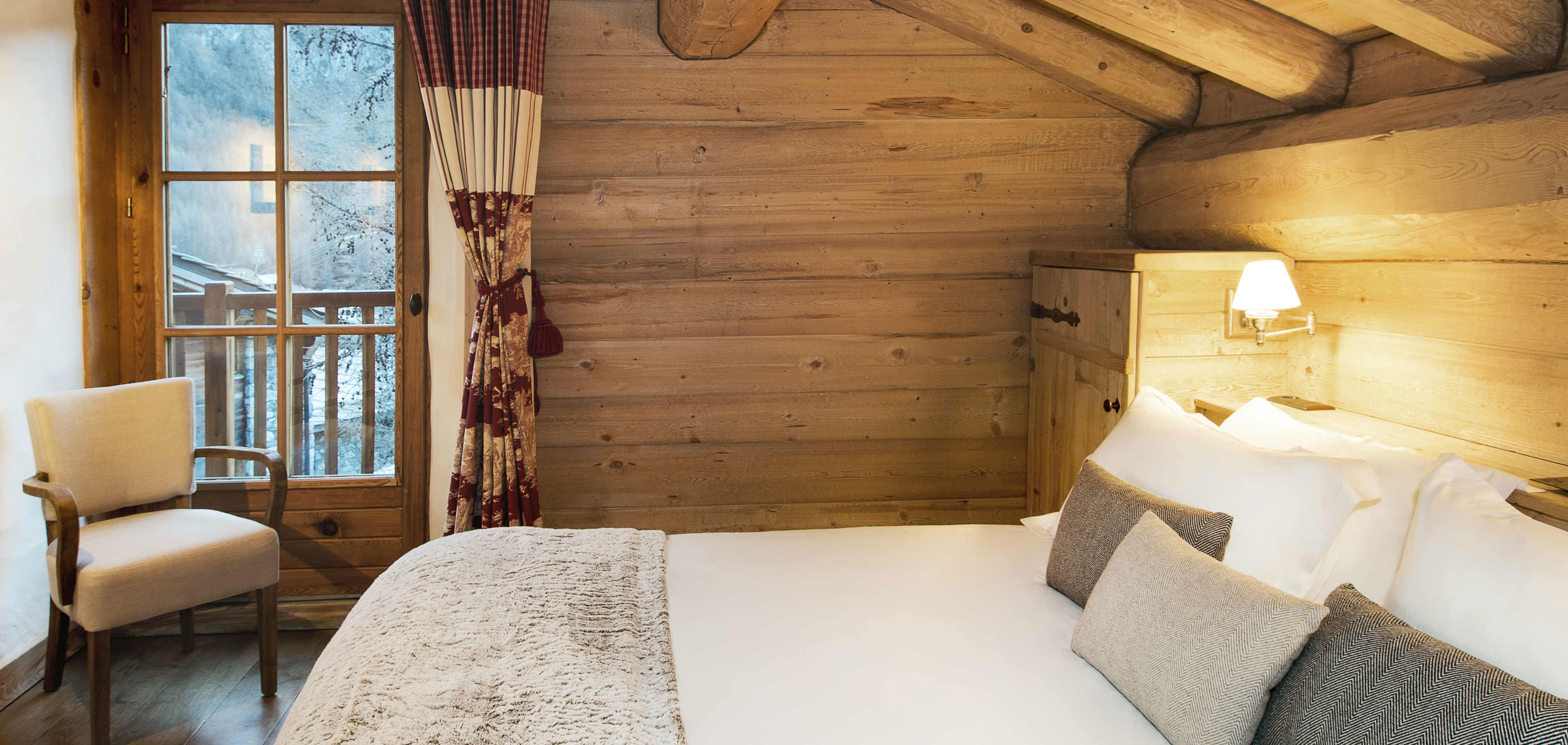 chalet_arosa_oxford_ski_luxury_ski_bedroom1.jpg