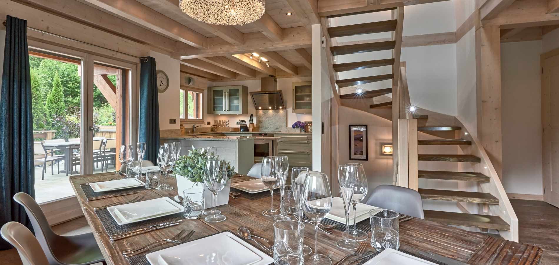 chalet_aubois_morzine_oxford_ski_dining.jpg