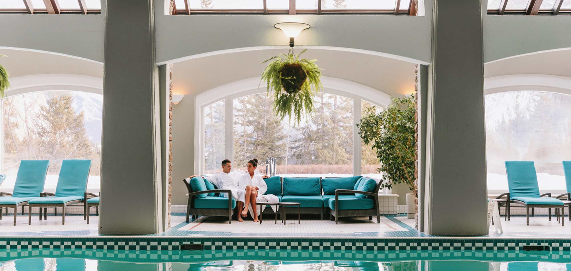 Fairmont-Banff-Springs---Indoor-Pool-Couple.jpg