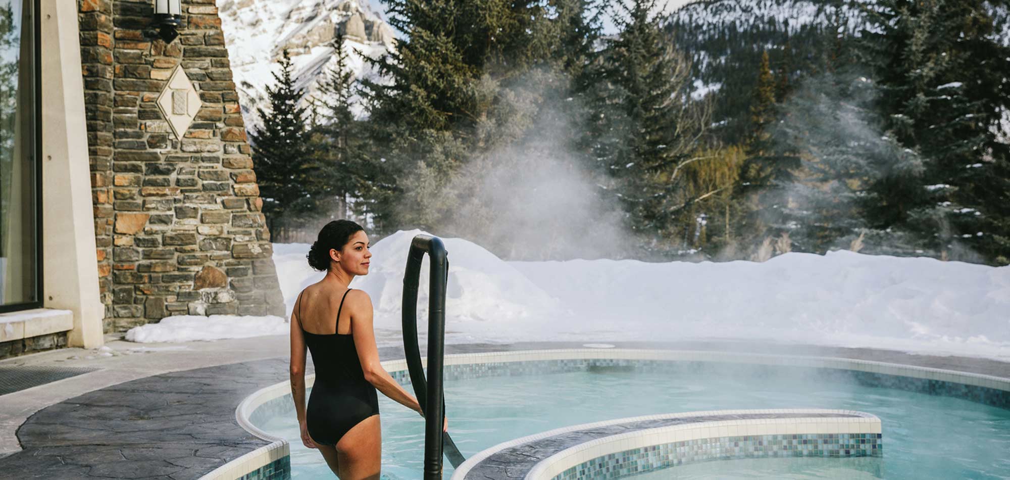Fairmont-Banff-Springs---Willow-Stream-Spa---Outdoor-Hot-Tub-Winter.jpg