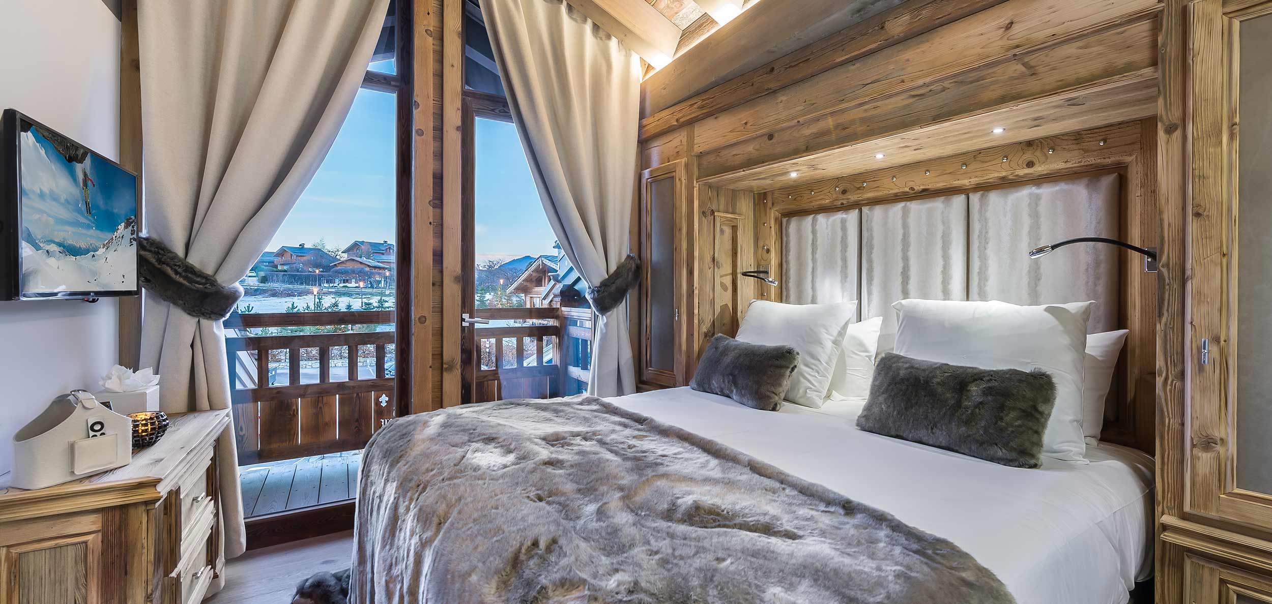The_White_Chalet_Courchevel_Le Praz_Bedroom_img.jpg