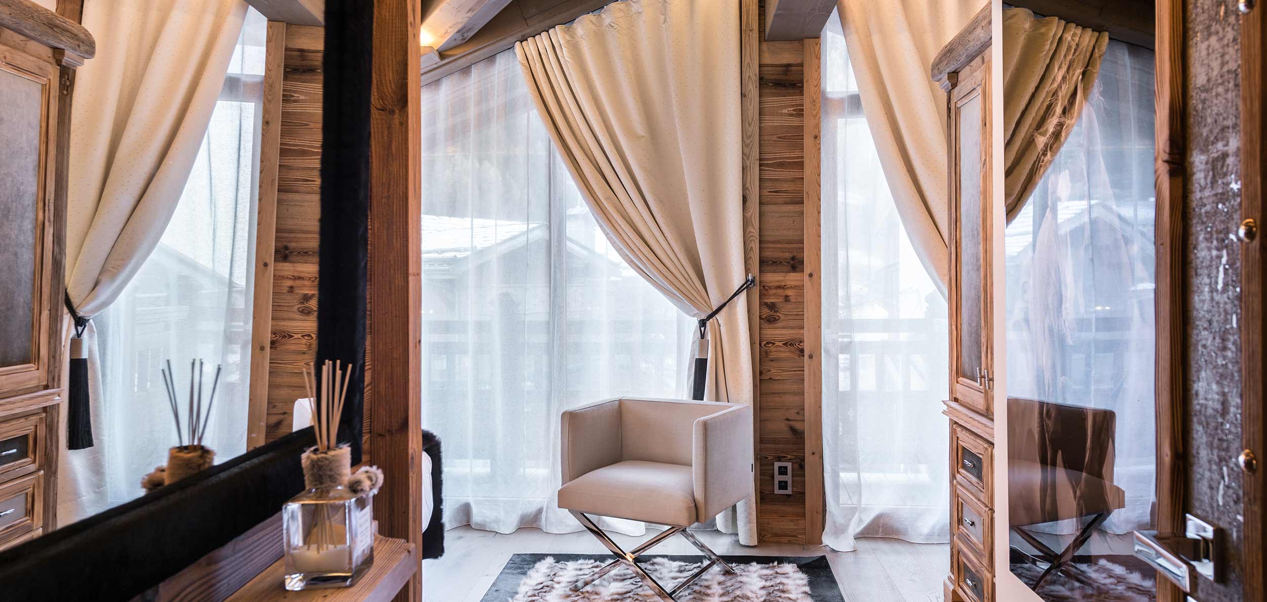 The_White_Chalet_Courchevel_Le Praz_Master_Bedroom_img.jpg