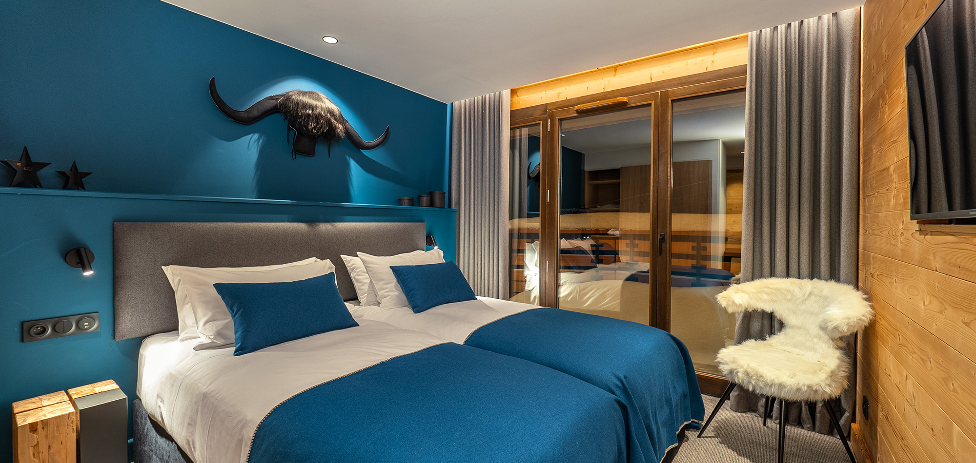 chalet_ossetra_avoriaz_luxury_ski_bedroom.jpg