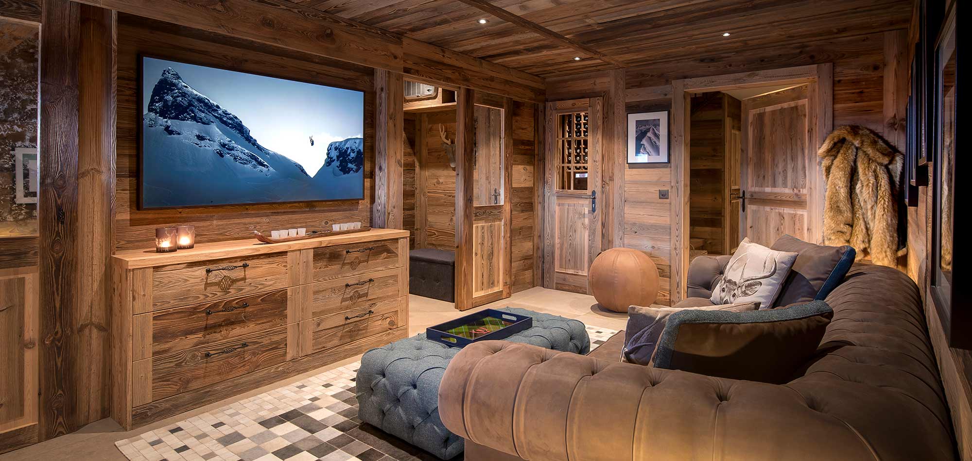 Chalet_V_Les_4_Vallees_TV_Room_img.jpg