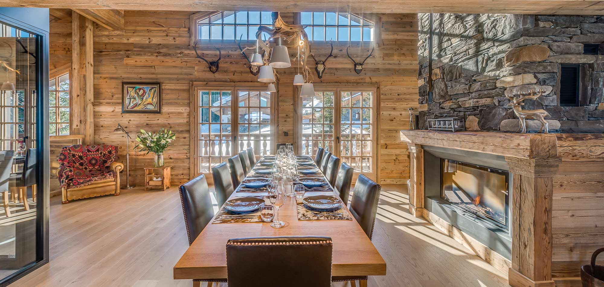 chalet_namaste_courchevel_1850_Dining_img.jpg