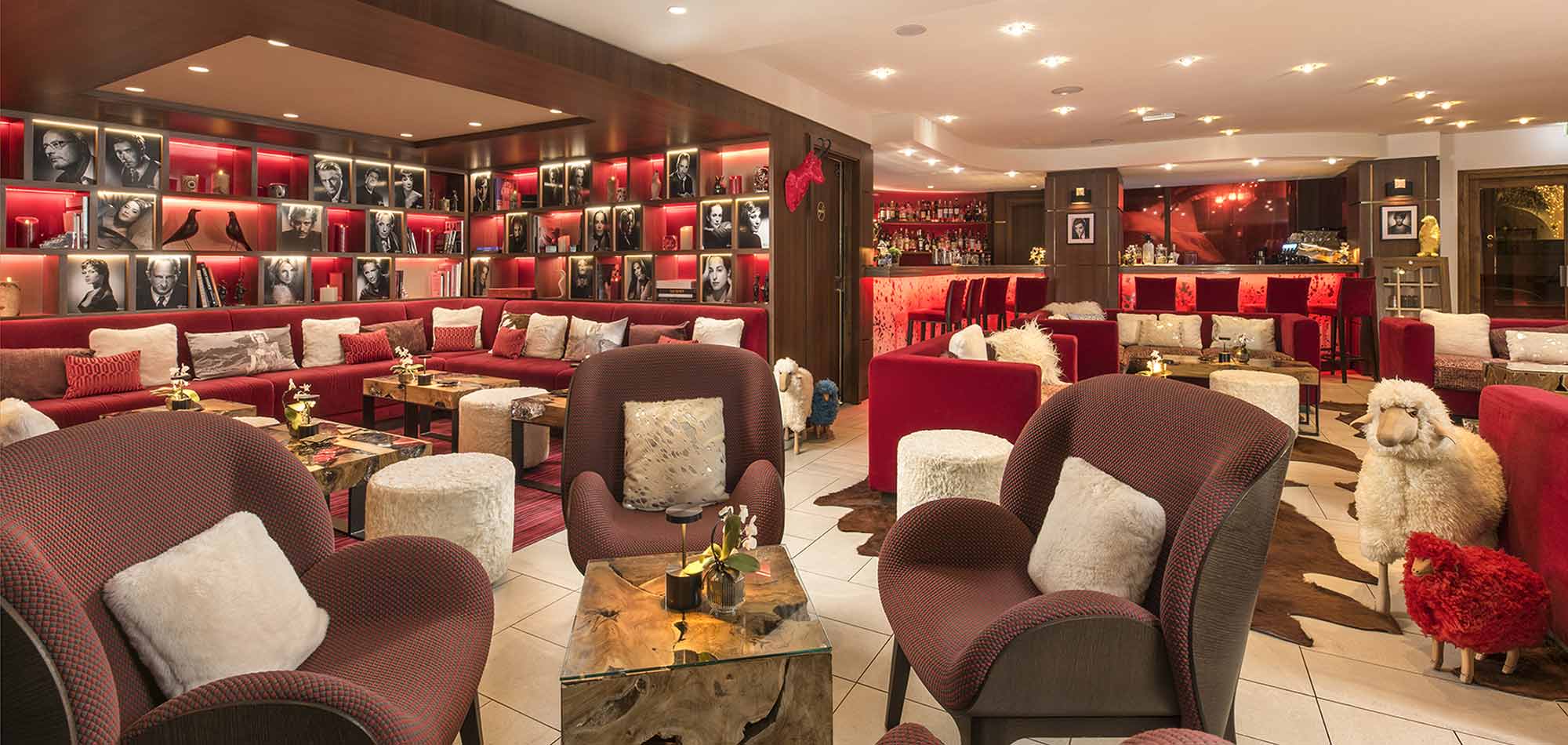 luxury-ski-hotel-courchevel-barriere-les-neiges-oxford-ski-Bar-2