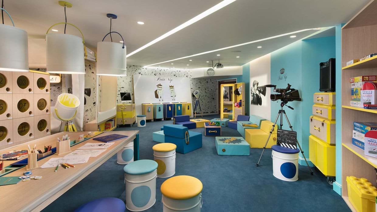 luxury-ski-hotel-courchevel-barriere-les-neiges-oxford-ski-kids-club