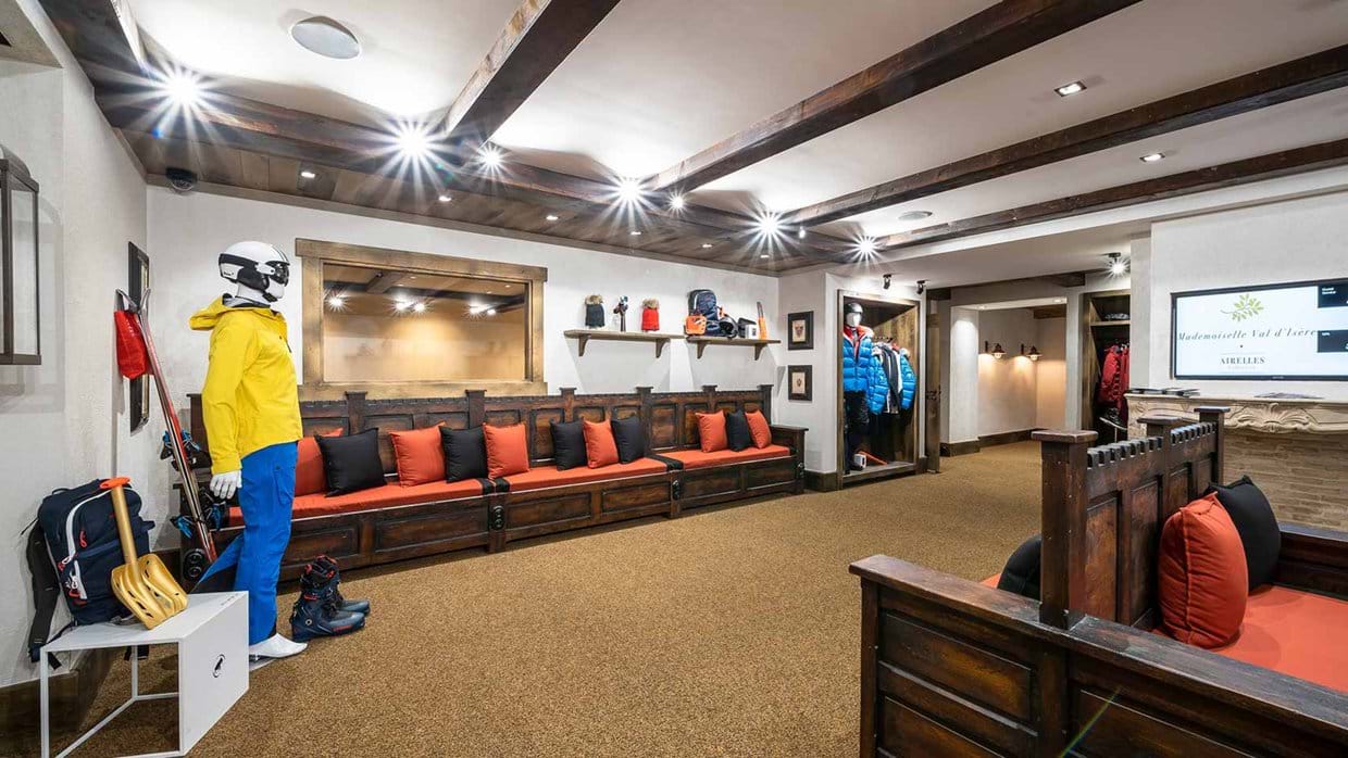 Mademoiselle_ski_room.jpg