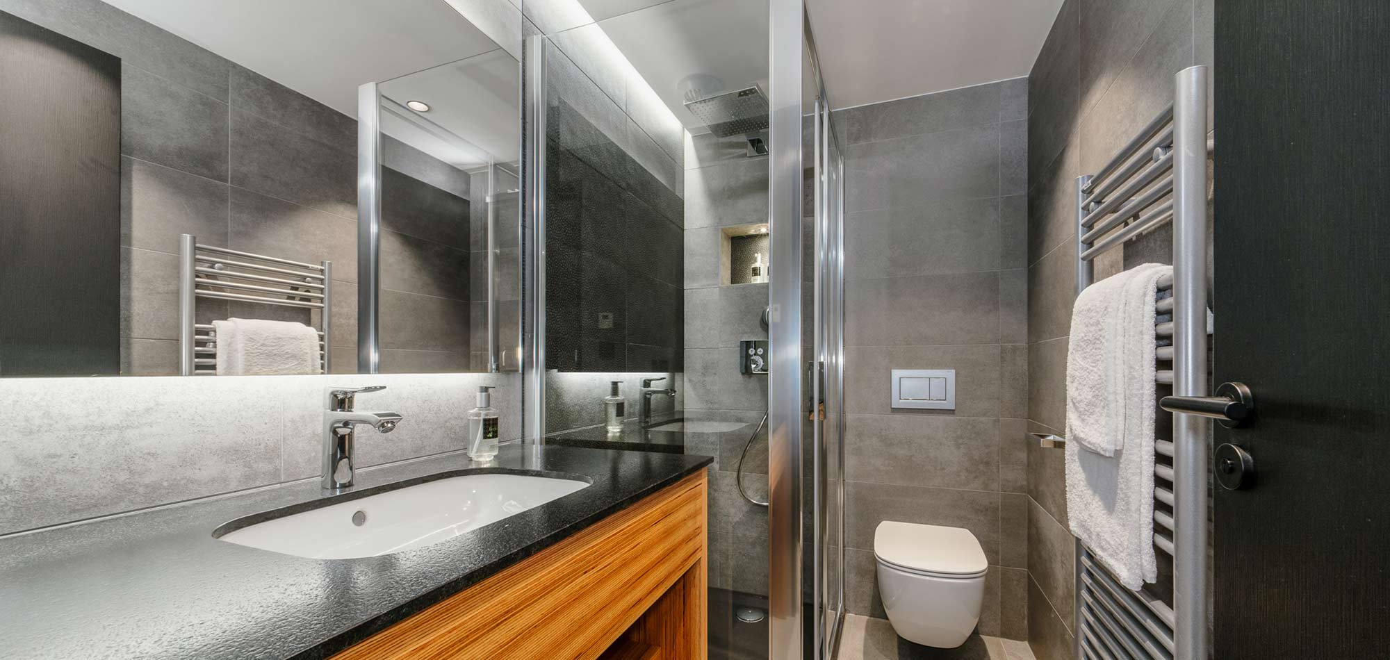 chalet_sakami_avoriaz_oxford_ski_bathroom2.jpg