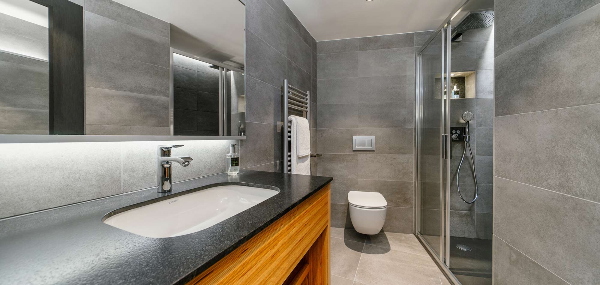 chalet_sakami_avoriaz_oxford_ski_bathroom1.jpg