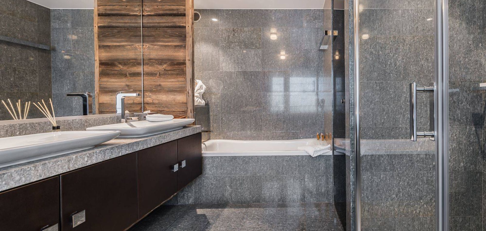 chalet_des_sens_megeve_oxford_ski_luxury_ski_chalet_bathroom1.jpg