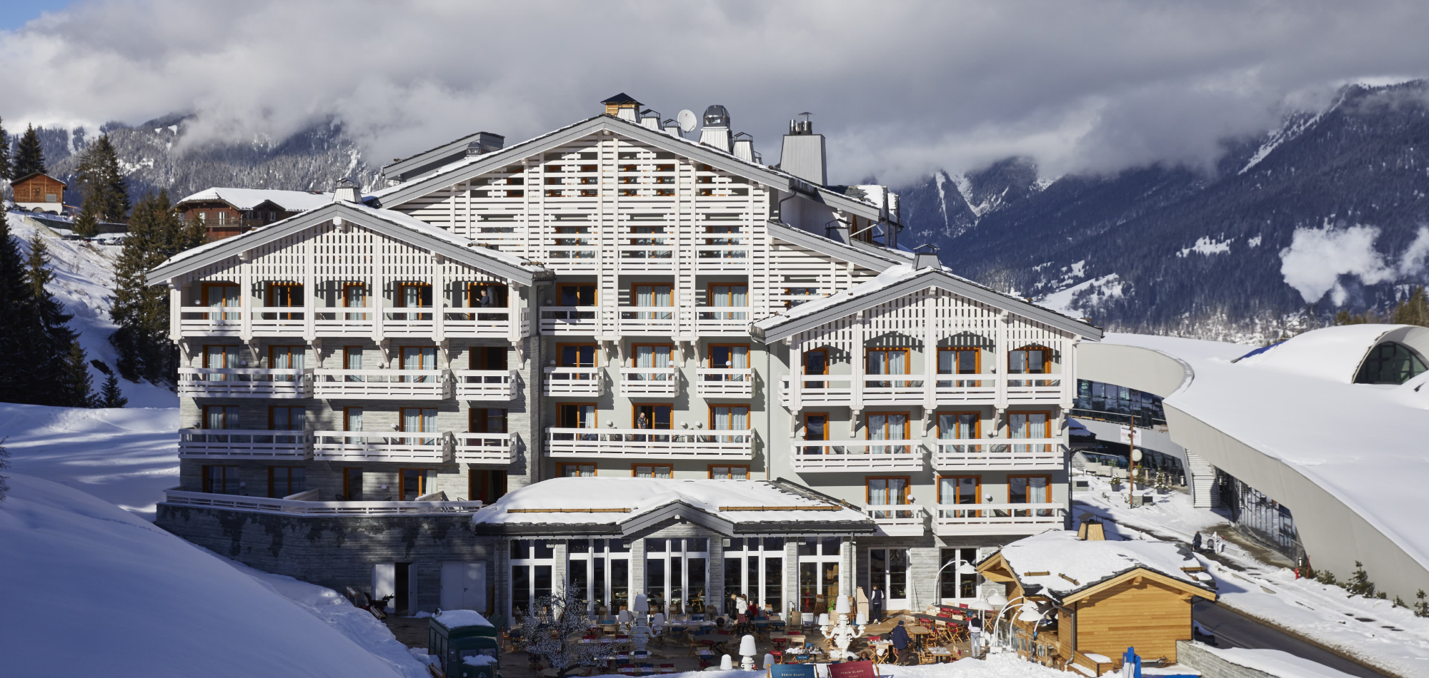hotel_ecrin_blanc_courchevel_1550_exterior_img.jpg