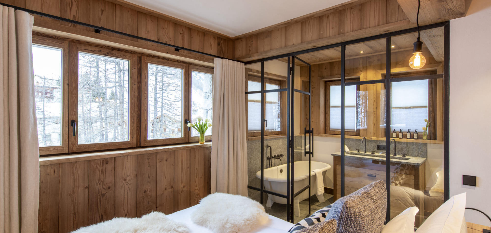 chalet_cala_201_val_disere_luxury_chalet_oxford_ski_master_bedroom_2.jpg