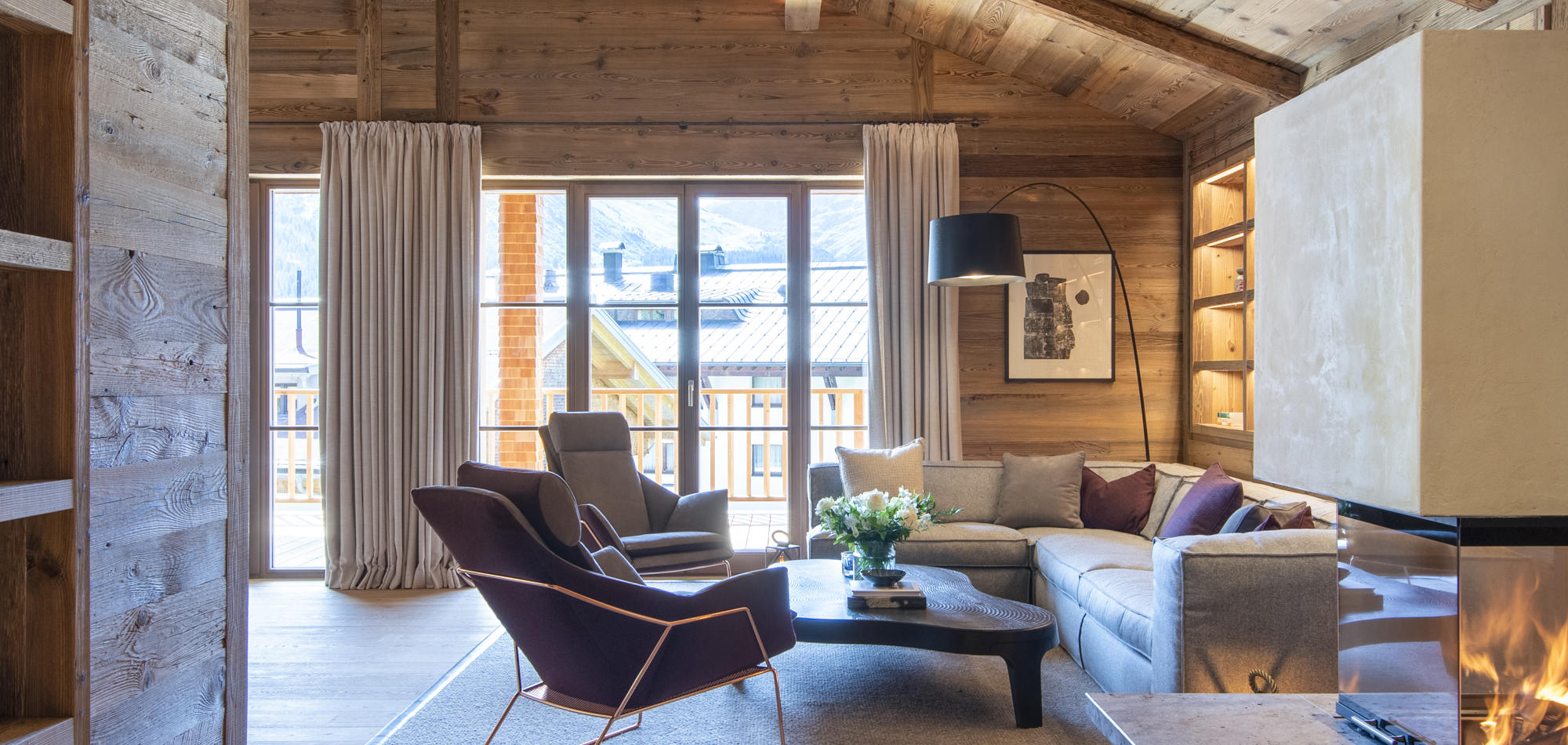 chalech_L_lech_luxury_ski_chalet_oxford_ski_ living2.jpg