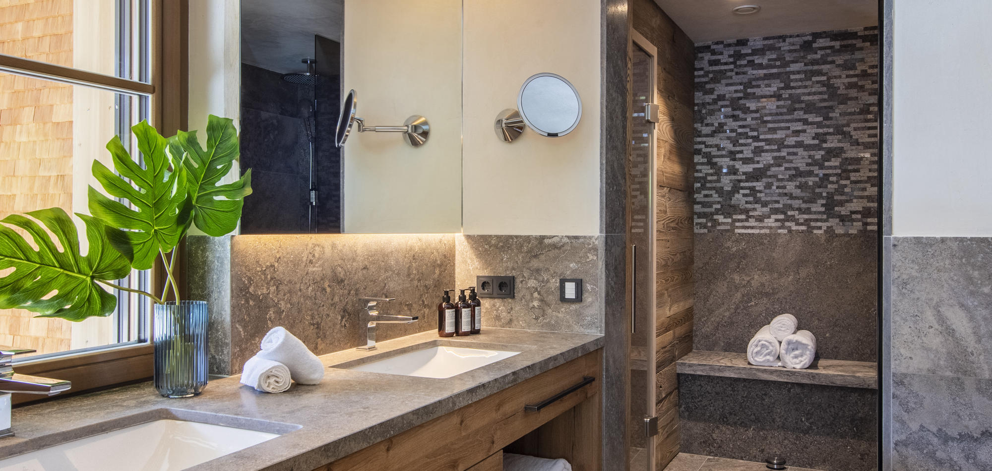 chalech_L_lech_luxury_ski_chalet_oxford_ski_ bathroom13.jpg