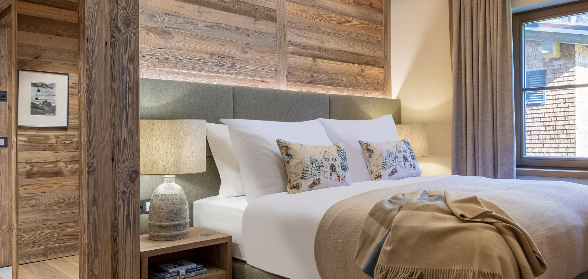 chalech_S_lech_luxury_ski_chalet_oxford_ski_ bedroom (10).jpg