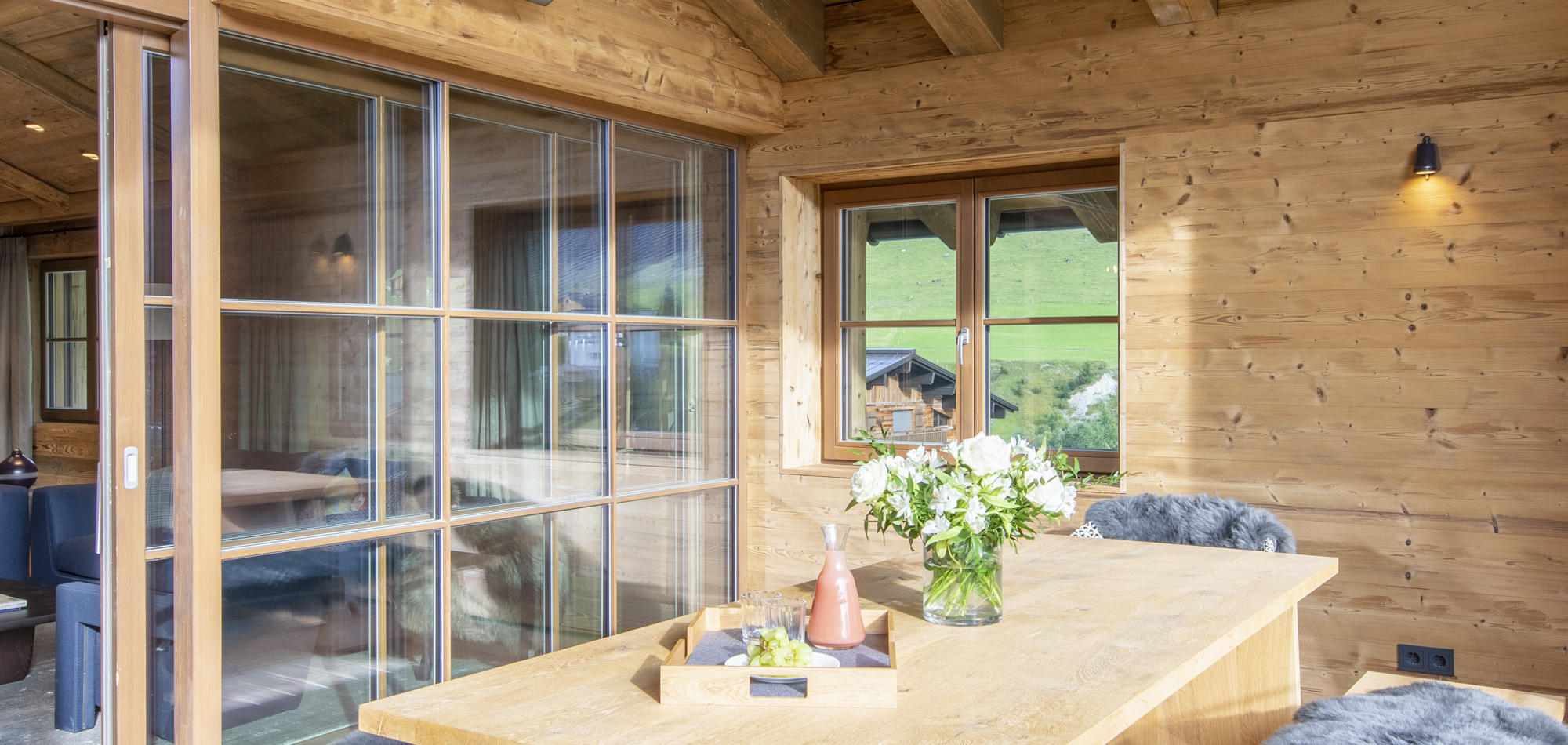 chalech_S_lech_luxury_ski_chalet_oxford_ski_ balcony.jpg