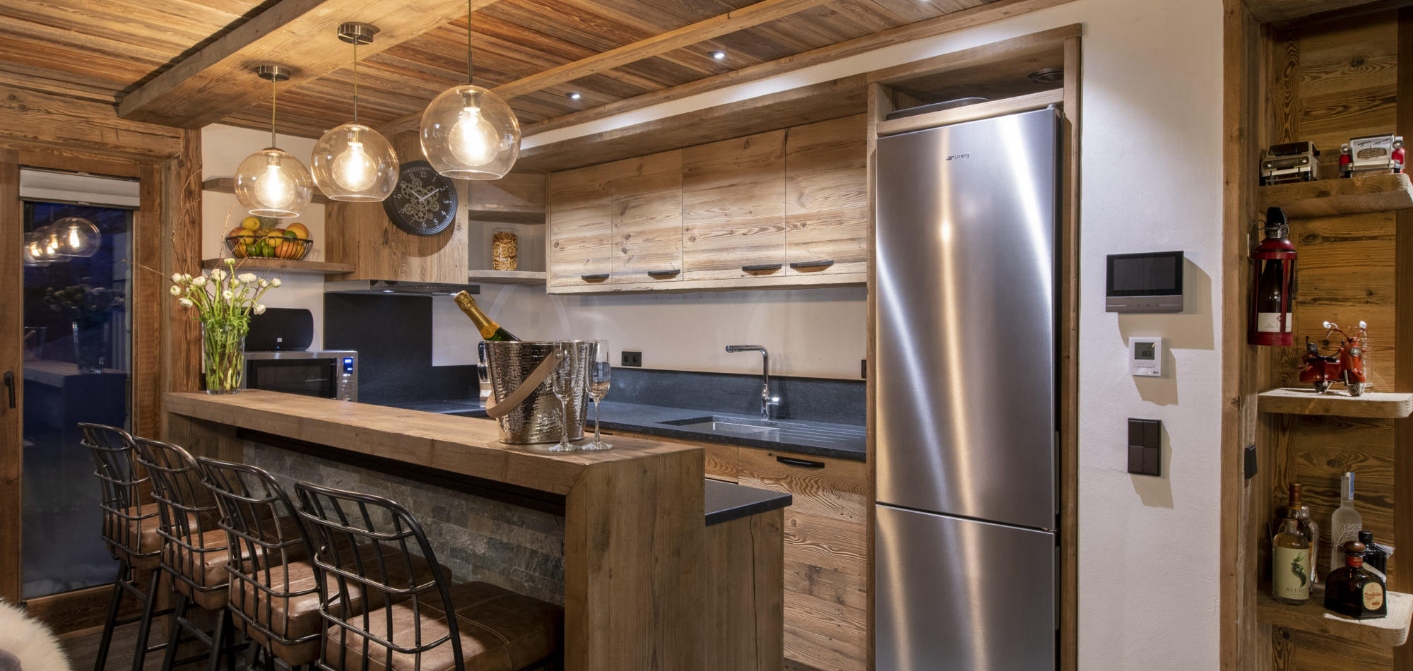 Grand_pre_2_Val_disere_Luxury_Chalet_OXford_Ski_Kitchen_2.jpg
