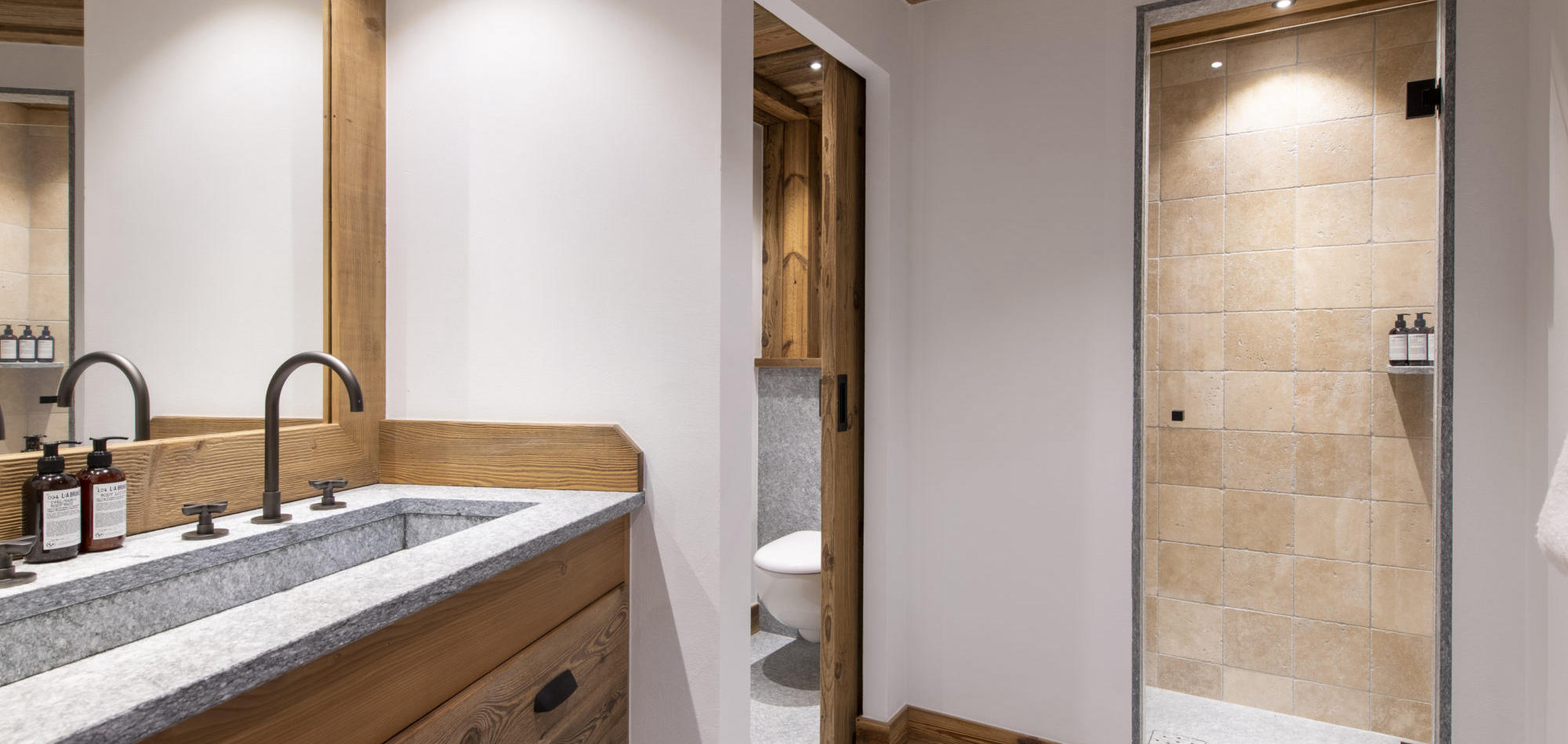 Grand_pre_2_Val_disere_Luxury_Chalet_OXford_Ski_Bathroom_1.jpg