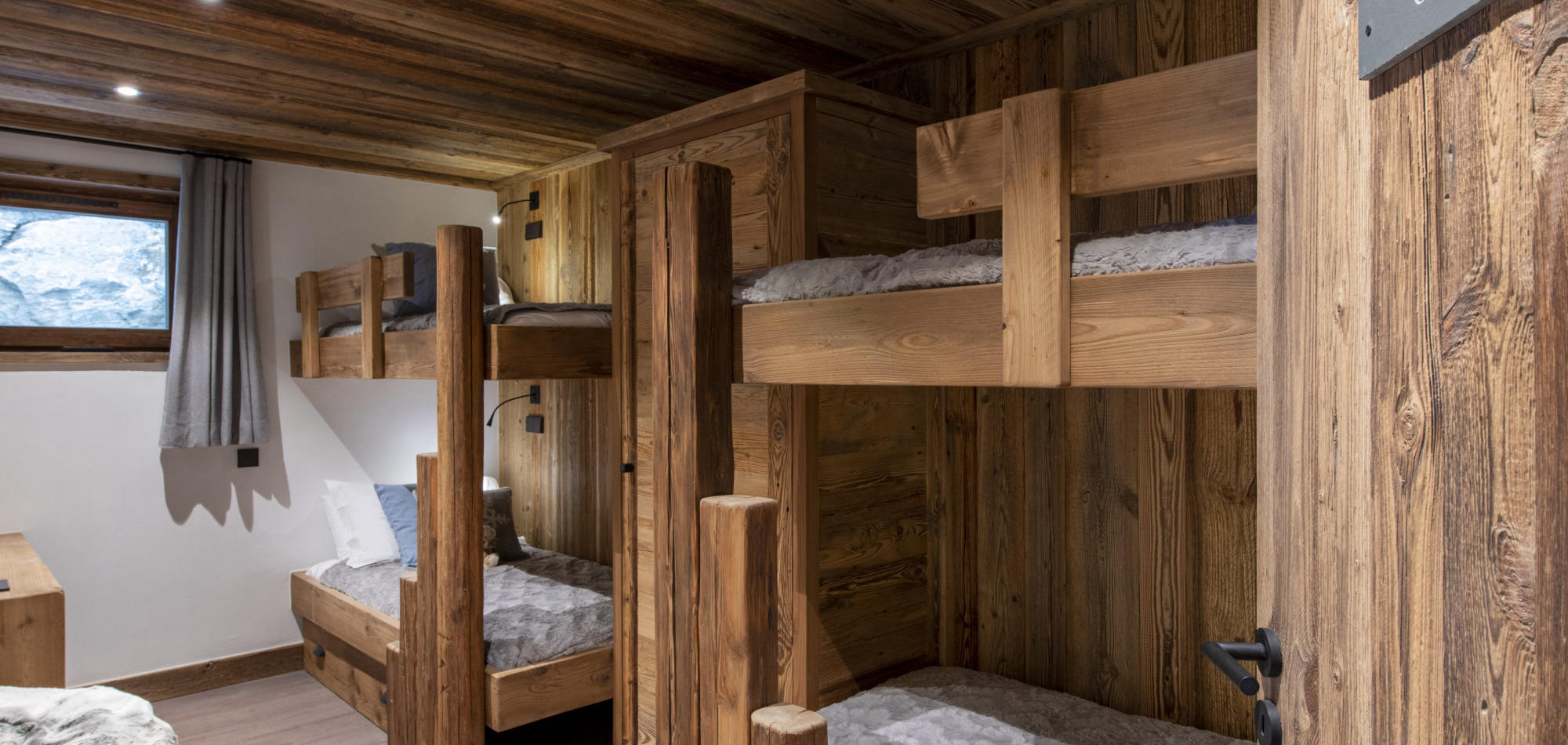 Grand_pre_2_Val_disere_Luxury_Chalet_OXford_Ski_Bunkroom.jpg