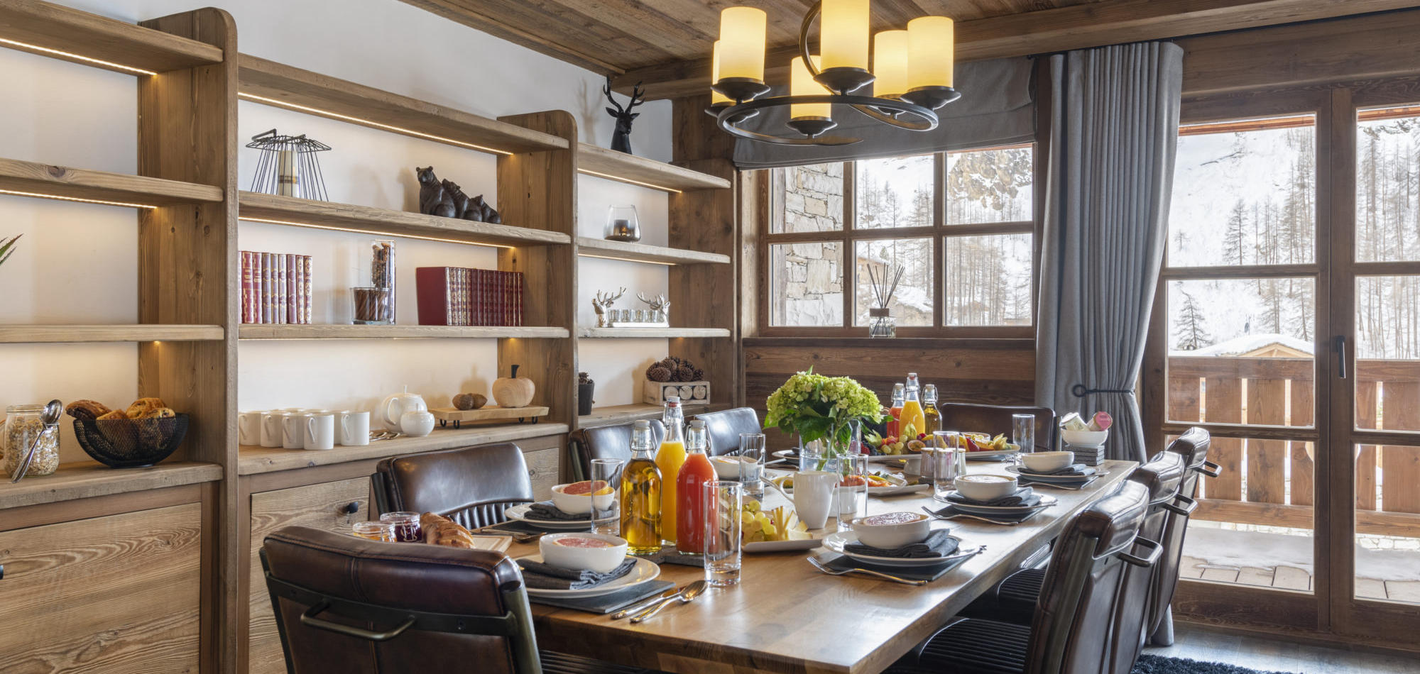 Grand_pre_2_Val_disere_Luxury_Chalet_OXford_Ski_Dining_area.jpg