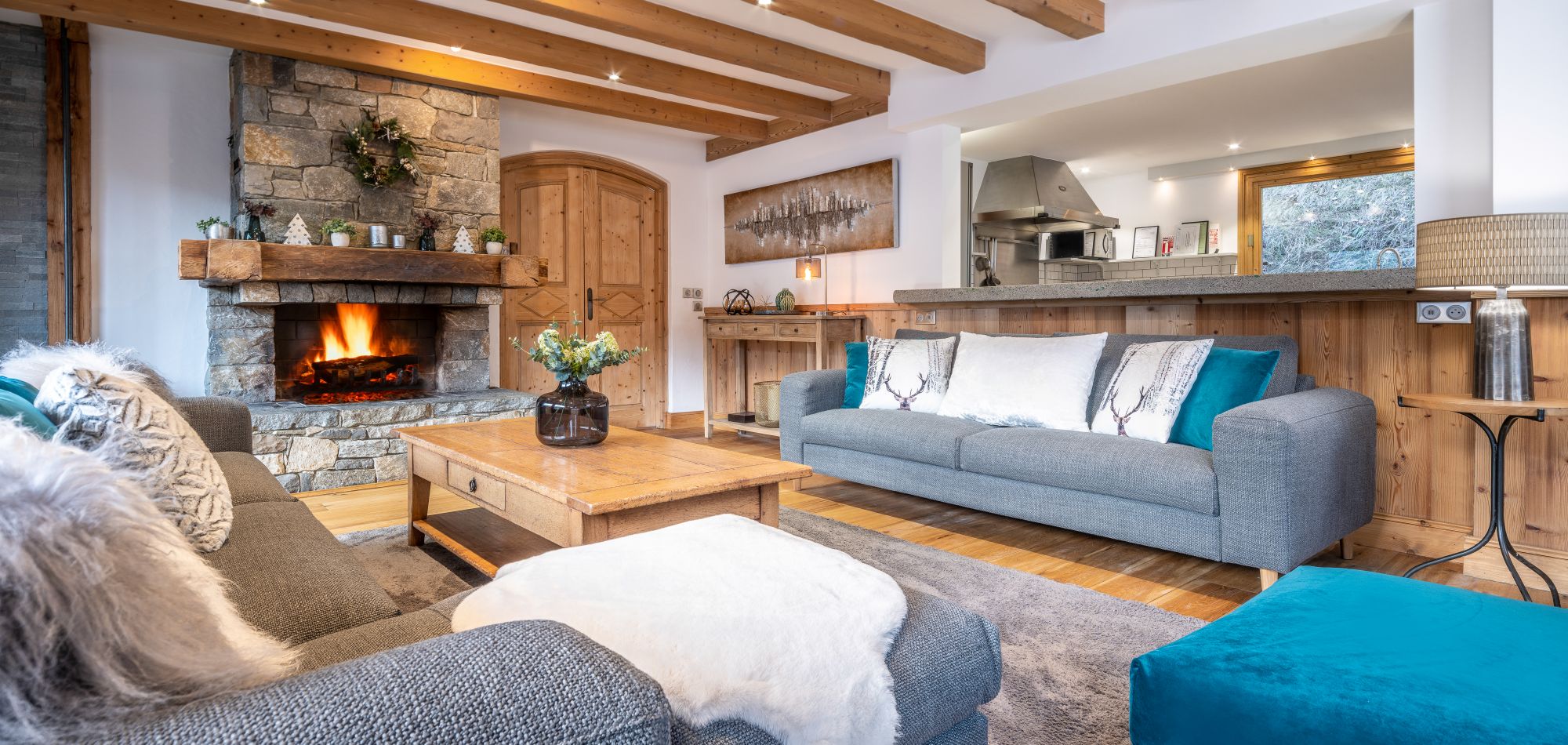 chalet_rachelle_meribel_luxury_chalet_oxford_ski_living_v2.jpg
