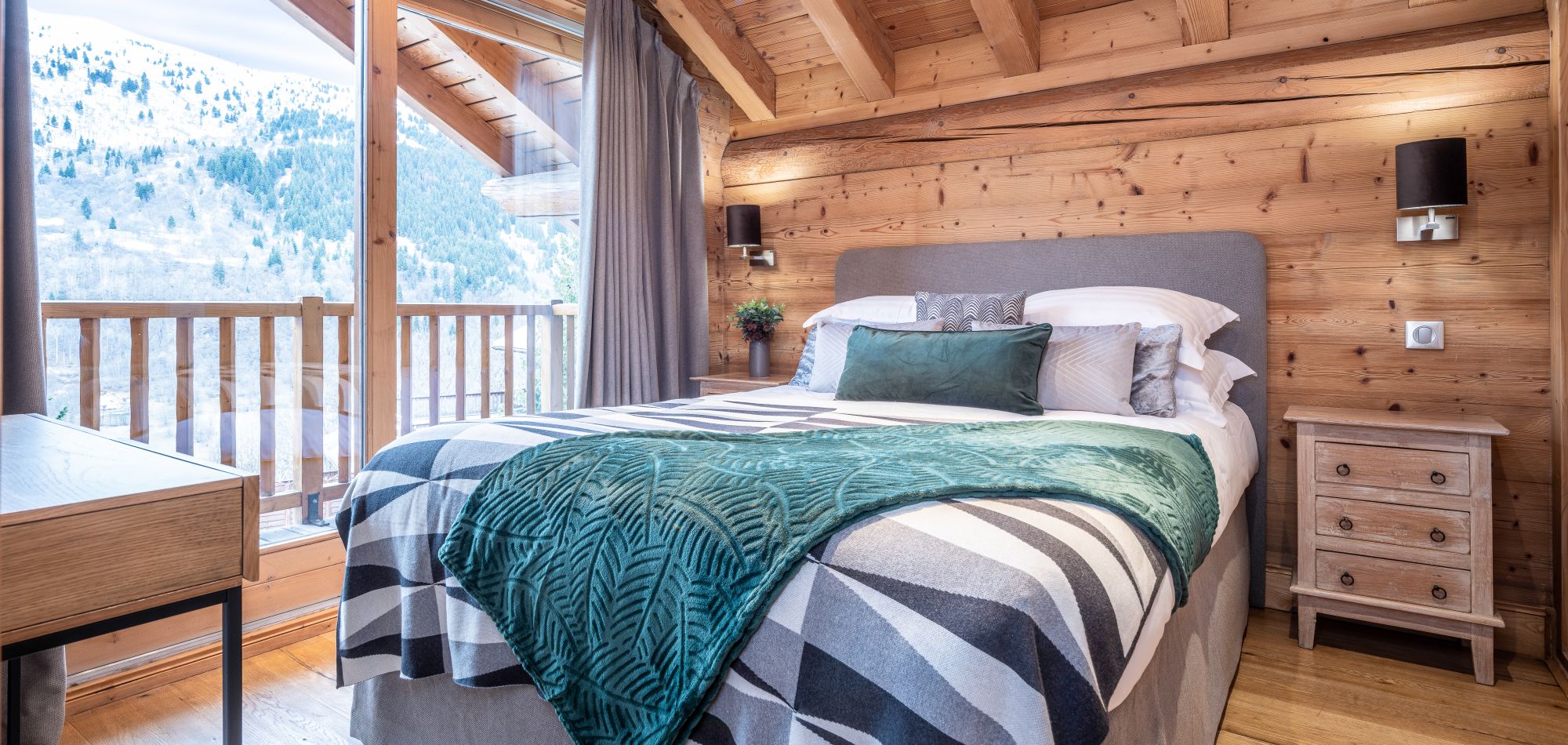 chalet_rachelle_meribel_luxury_chalet_oxford_ski_bedroom_double_4-2.jpg