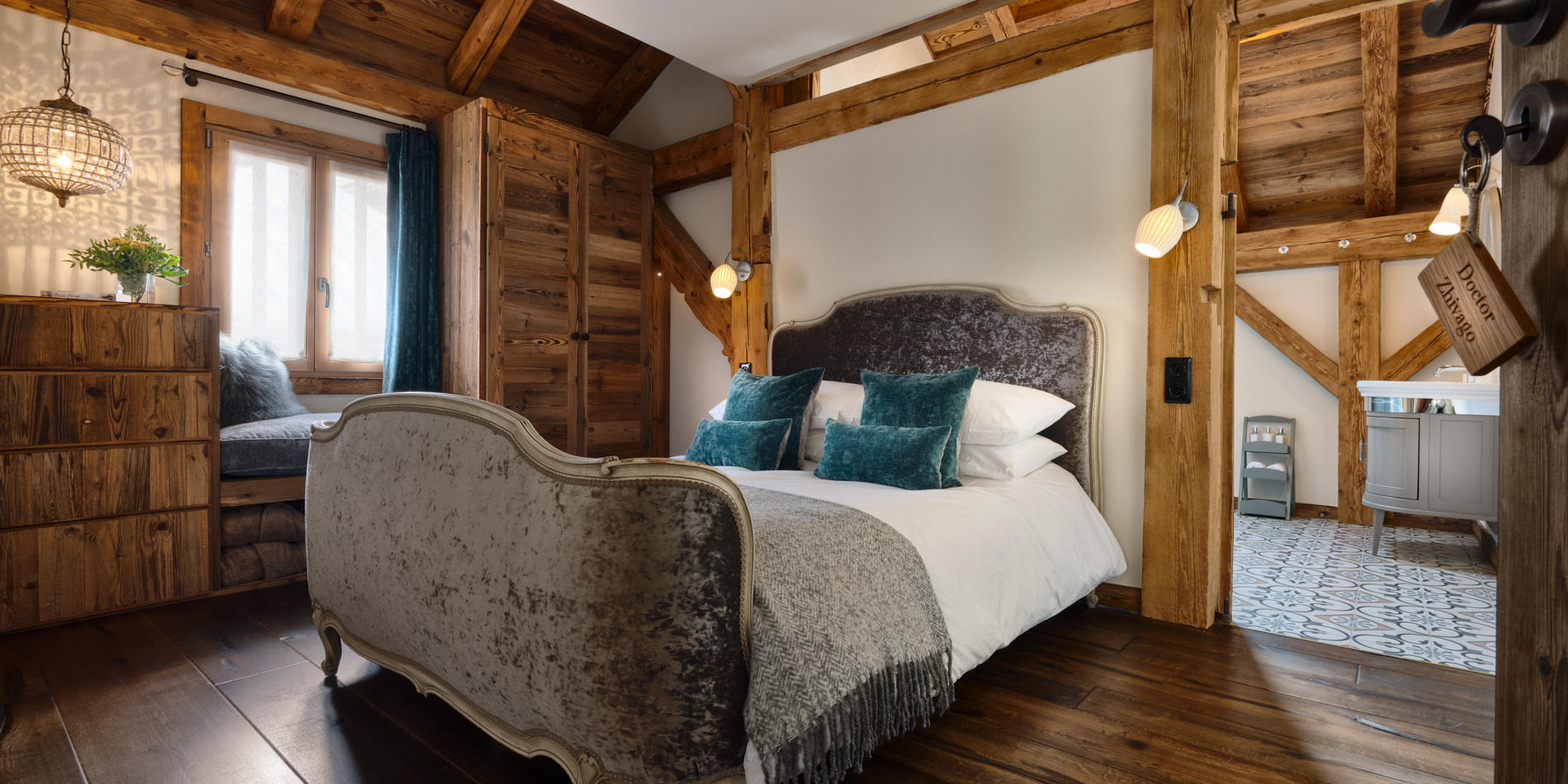 chalet_old_macaroni_morzine_luxury_chalet_oxford_ski_bedroom_.jpg