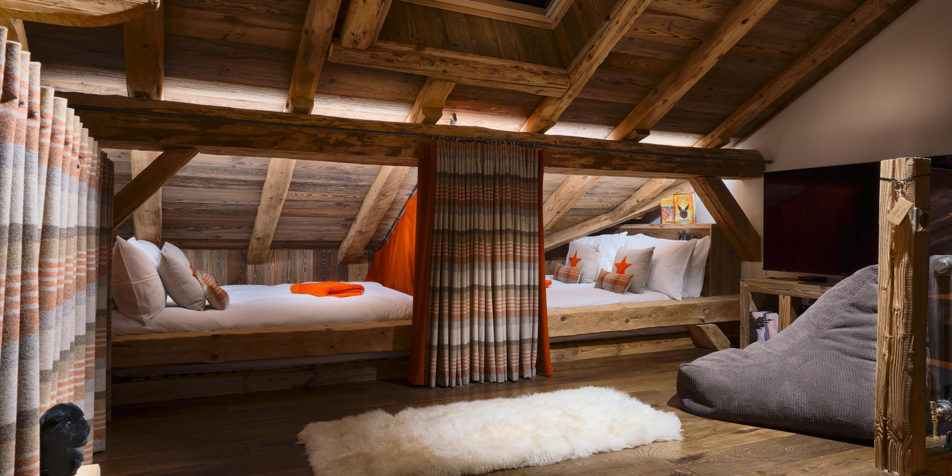 chalet_old_macaroni_morzine_luxury_chalet_oxford_ski_bunkroom_2.jpg