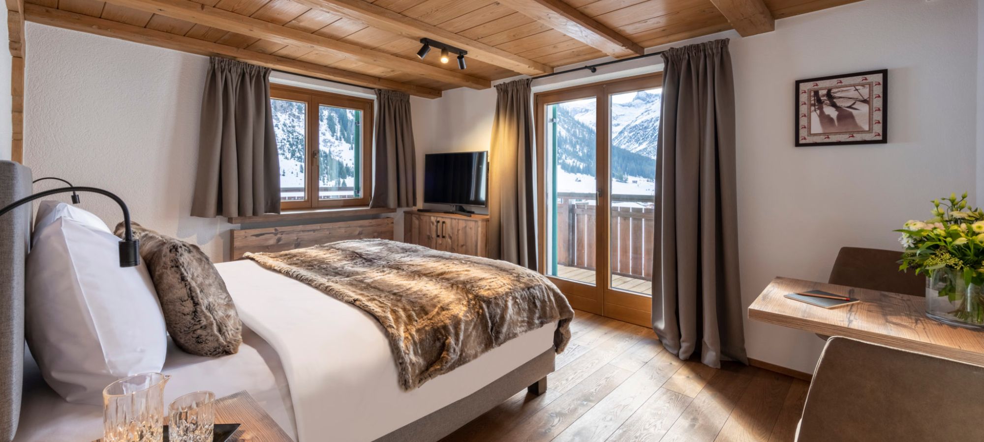 bhlhof_penthouse_lech_oxford_ski_luxury_bedroom_day1.jpg