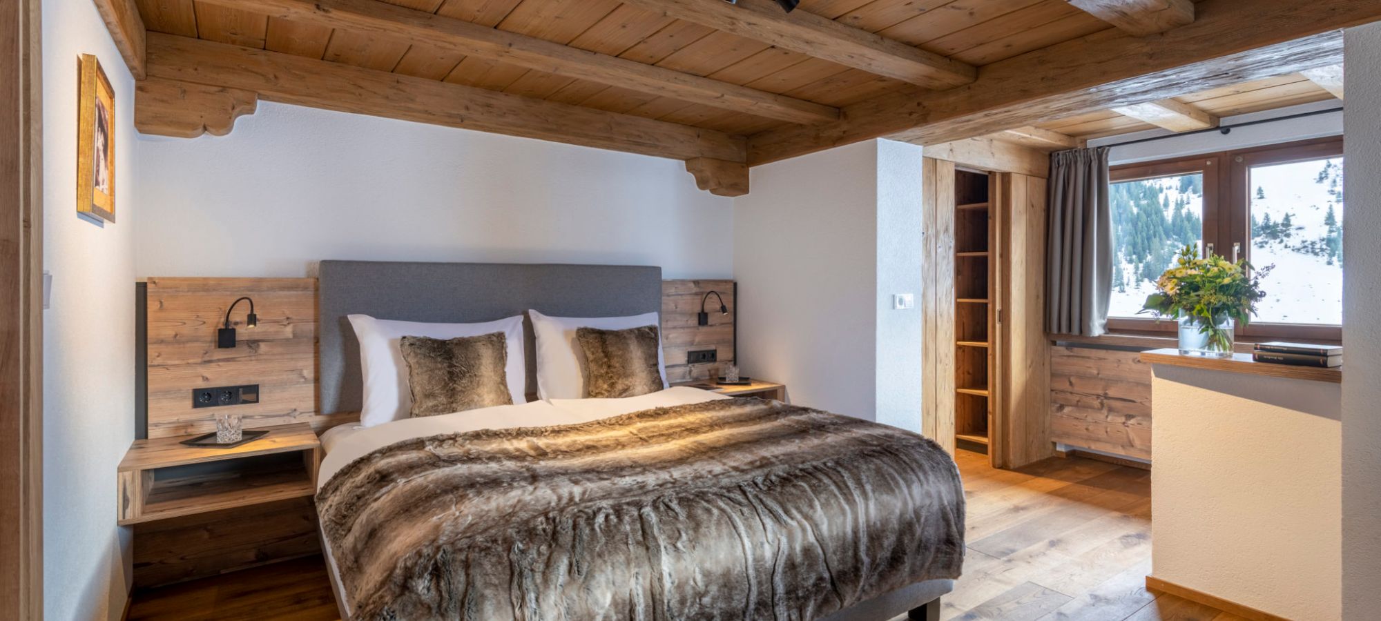 bhlhof_penthouse_lech_oxford_ski_luxury_bedroom_day3.jpg