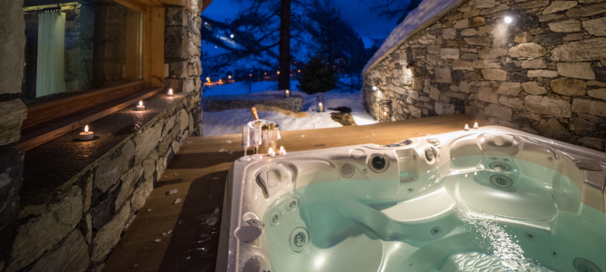 chalet_o_valala_val_disere_oxford_ski_hot_tub.jpg