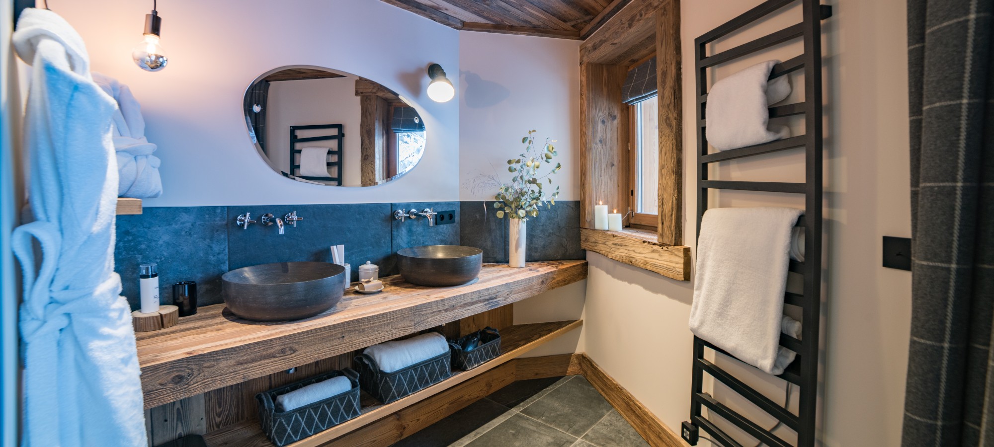 chalet_o_valala_val_disere_oxford_ski_bathroom3.jpg