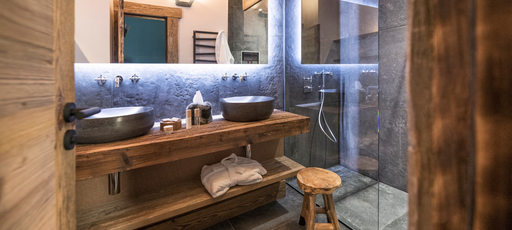 chalet_o_valala_val_disere_oxford_ski_master_bathrom.jpg