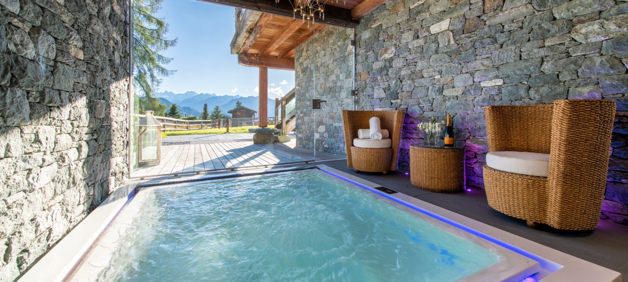 chalet__marmottiere_verbier_oxford_ski_luxury_chalet_hot_tub.jpg