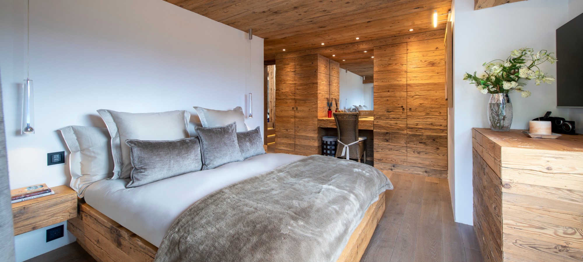 chalet__marmottiere_verbier_oxford_ski_luxury_chalet_bedroom.jpg