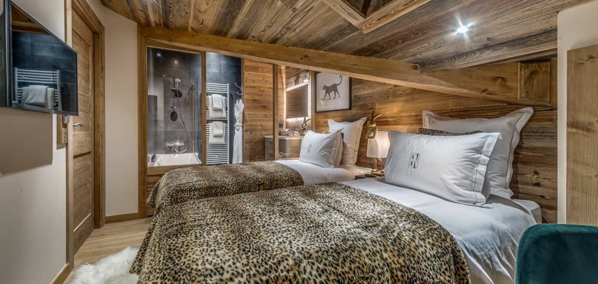 apartment_ben_nevis_les_gets_oxford_ski_luxury_ski_chalet_bedroom3-min.jpg