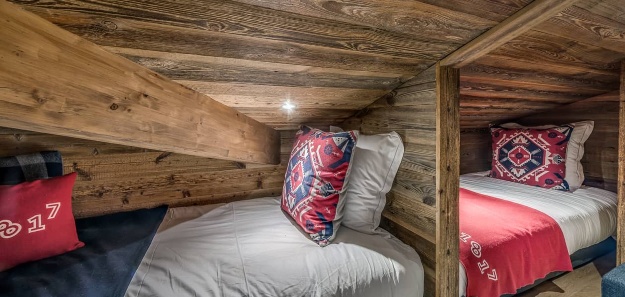 apartment_ben_nevis_les_gets_oxford_ski_luxury_ski_chalet_bunk_room-min.jpg