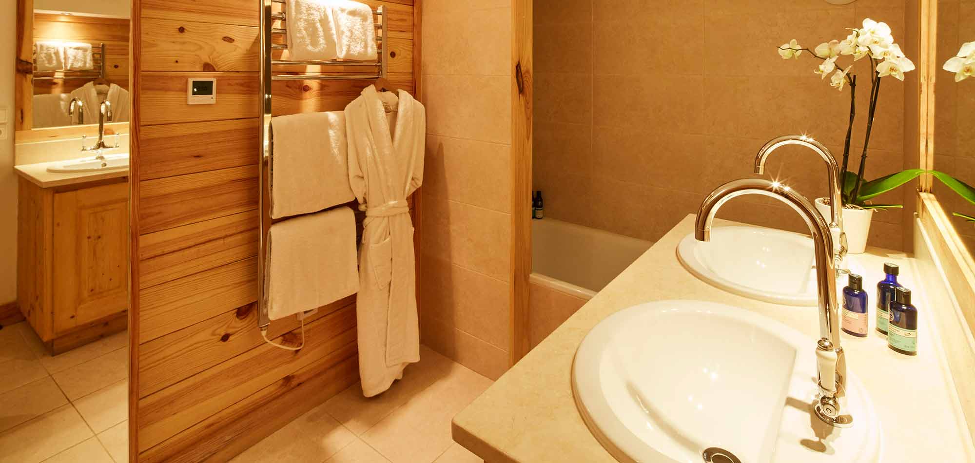 Chalet_Varappe_Meribel_oxford_ski_luxury_ski_Chalet_Bathroom_1.jpg