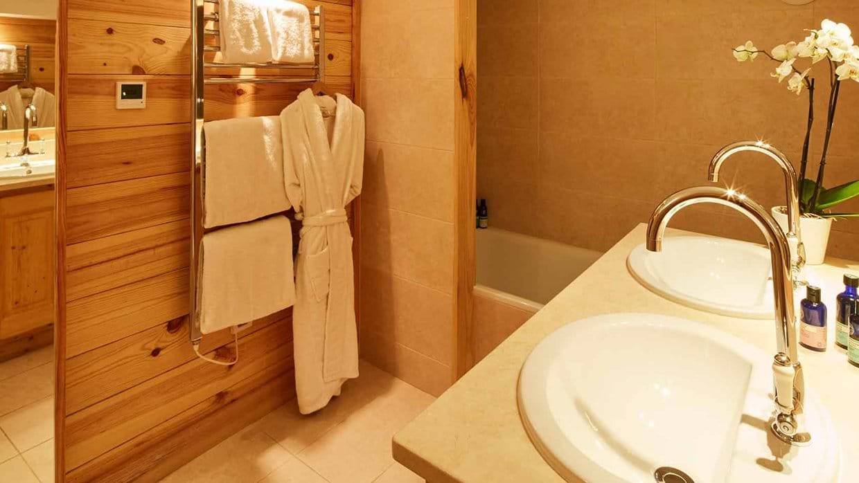 Chalet_Varappe_Meribel_oxford_ski_luxury_ski_Chalet_Bathroom_1.jpg
