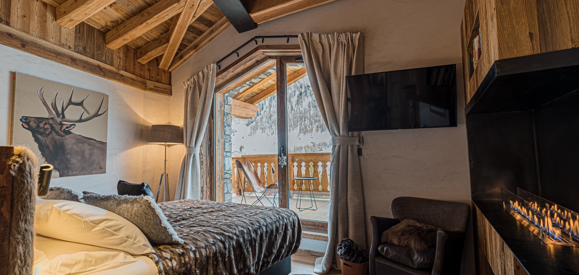 Chalet_Orca_Val_DIsere_Oxford_Ski_Luxury_Chalet_Room_1.jpg