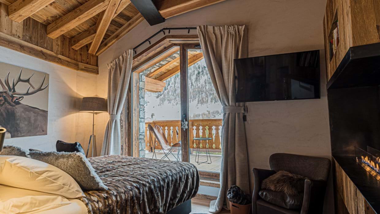 Chalet_Orca_Val_DIsere_Oxford_Ski_Luxury_Chalet_Room_1.jpg
