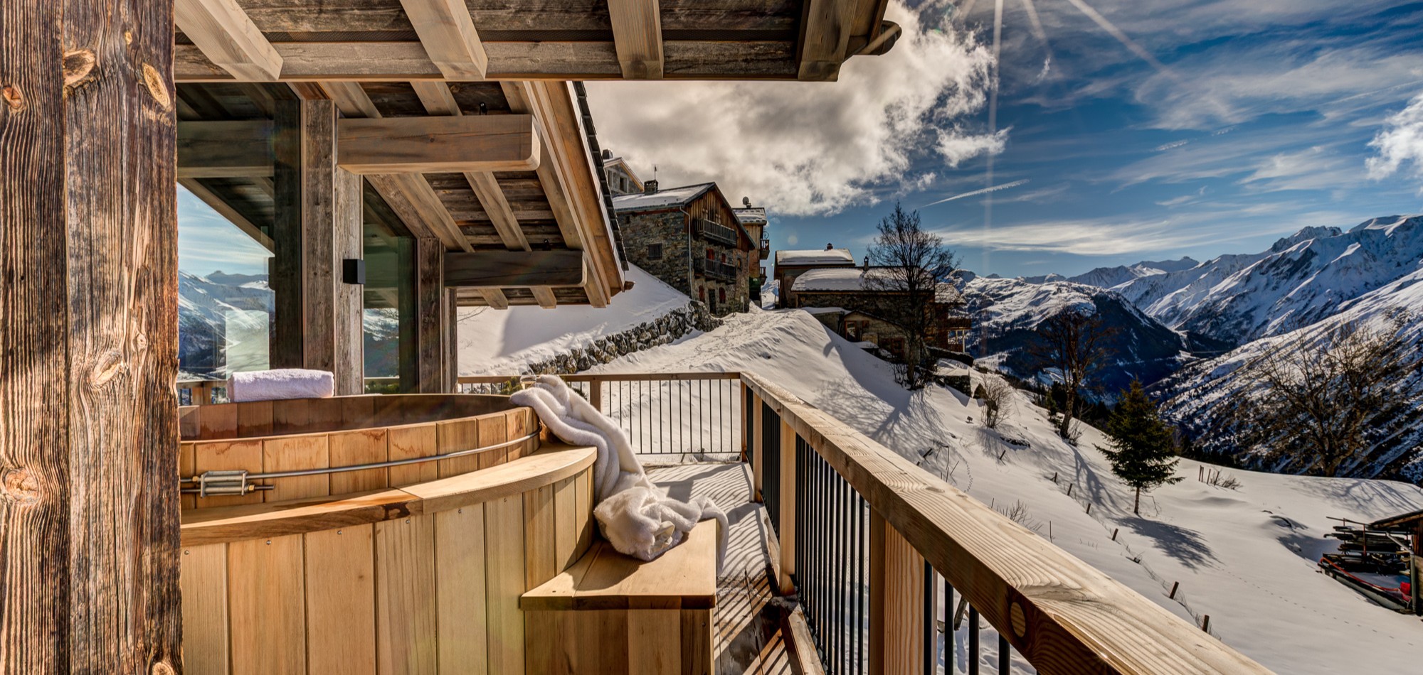 Chalet_Martinel_St_Martin_Oxford_Ski_Luxury_Chalet_Balcony.jpg
