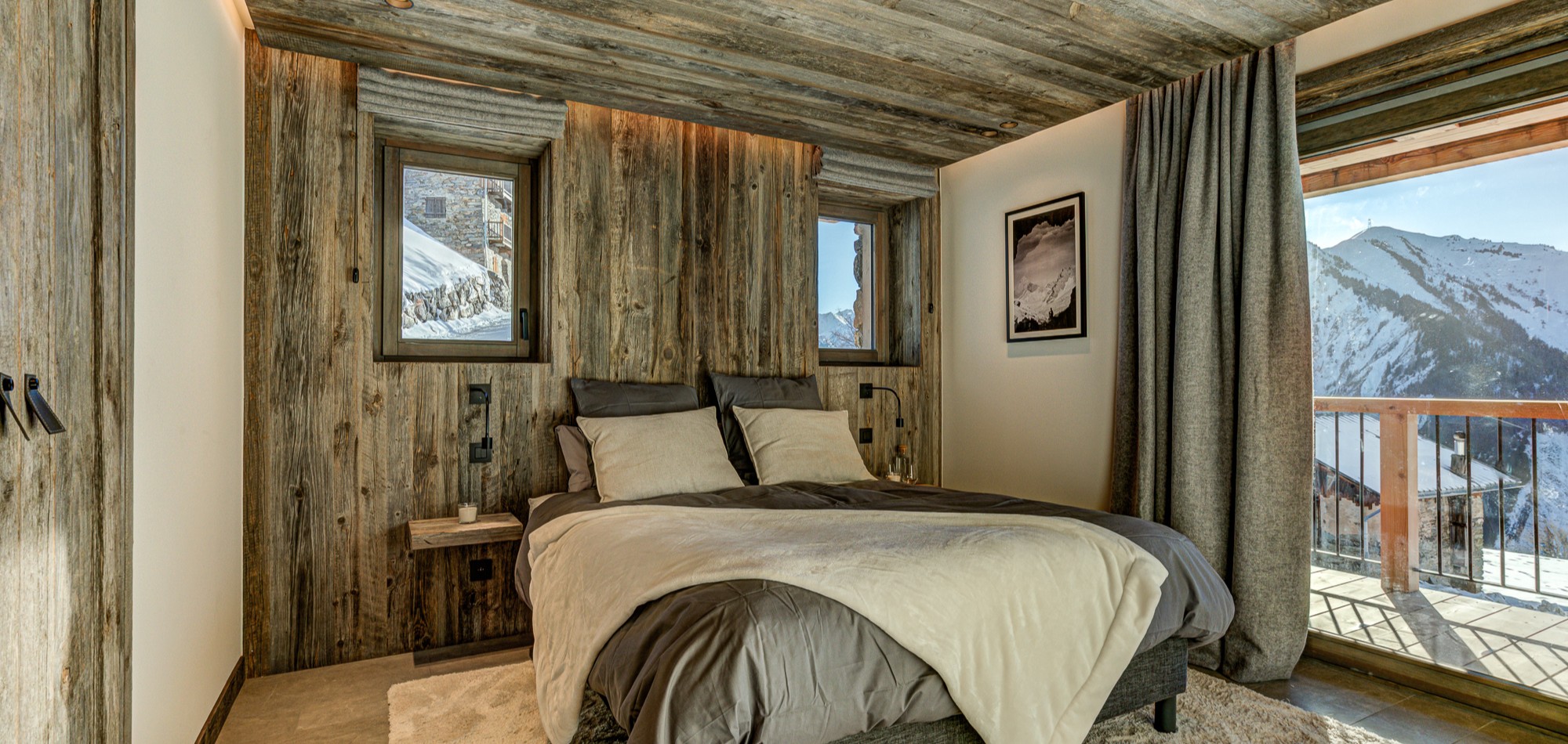 Chalet_Martinel_St_Martin_Oxford_Ski_Luxury_Chalet_Bedroom.jpg