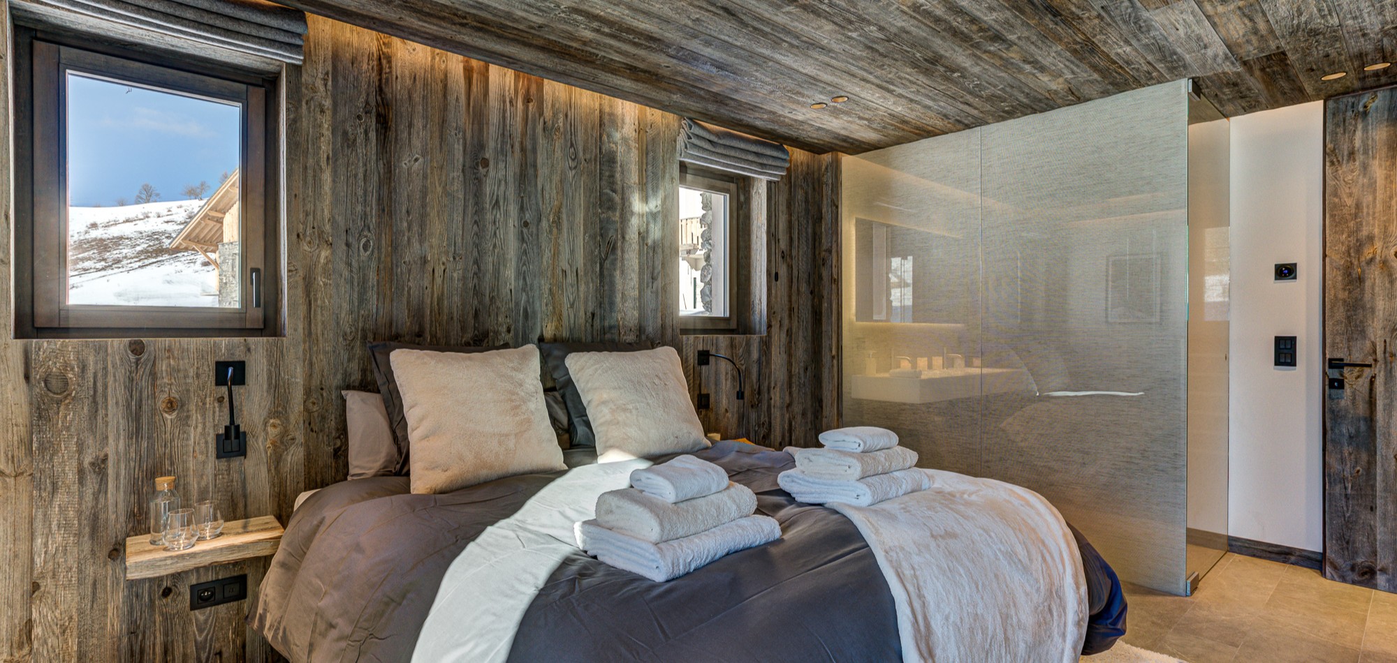 Chalet_Martinel_St_Martin_Oxford_Ski_Luxury_Chalet_Bedroom_2.jpg