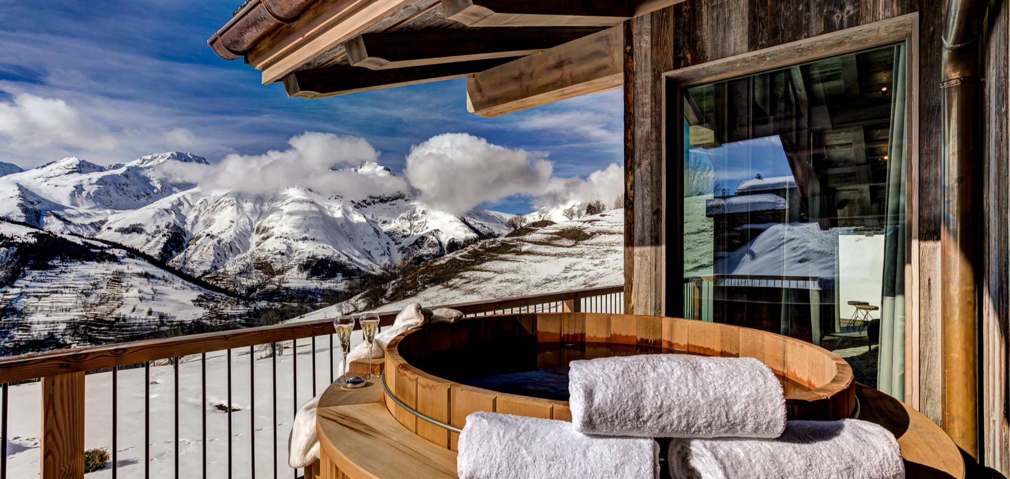 Chalet_Martinel_St_Martin_Oxford_Ski_Luxury_Chalet_Hot_Tub.jpg