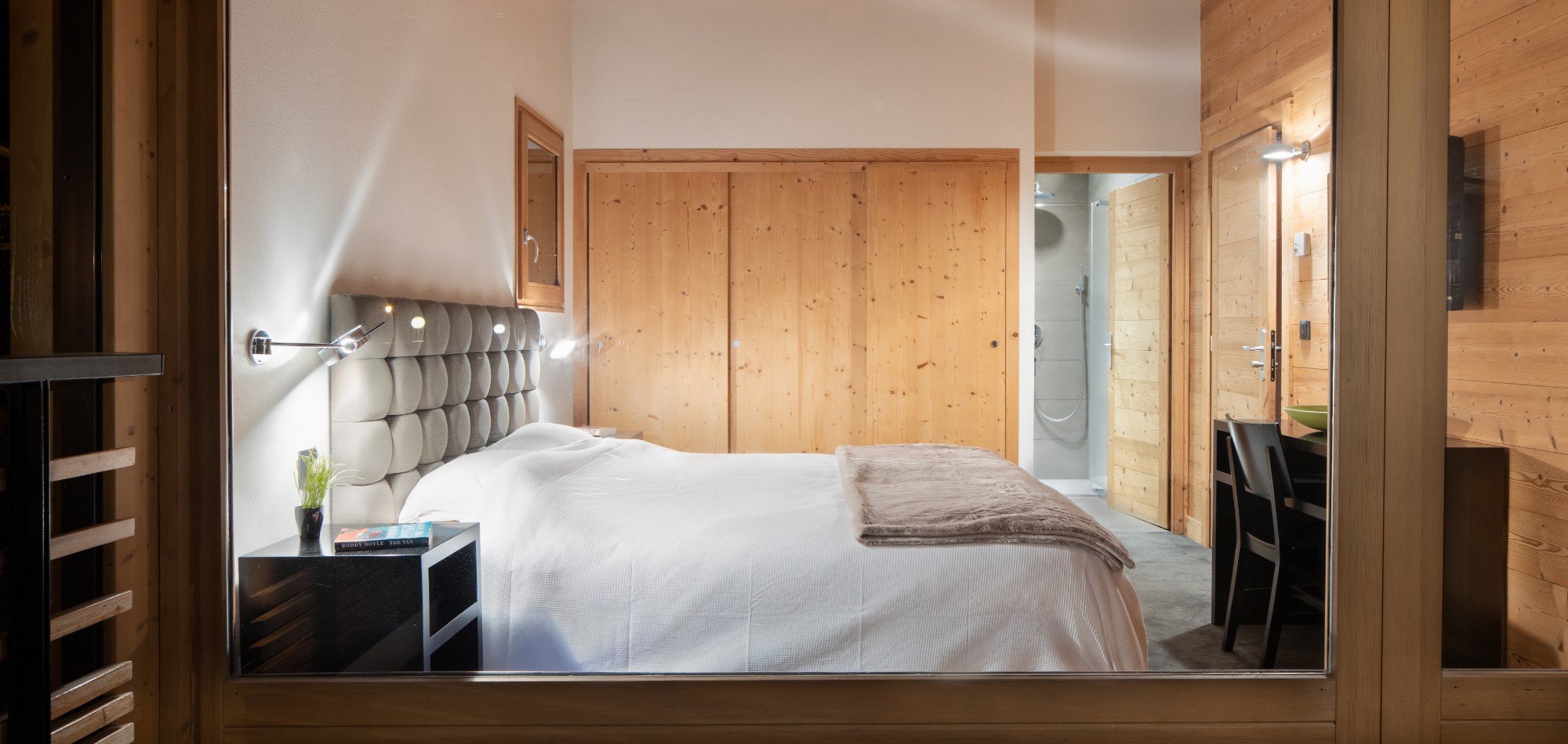 Maison_Blache_et_Verte_Chatel_Oxford_Ski_Luxury_Chalet_Bedroom_3.jpg