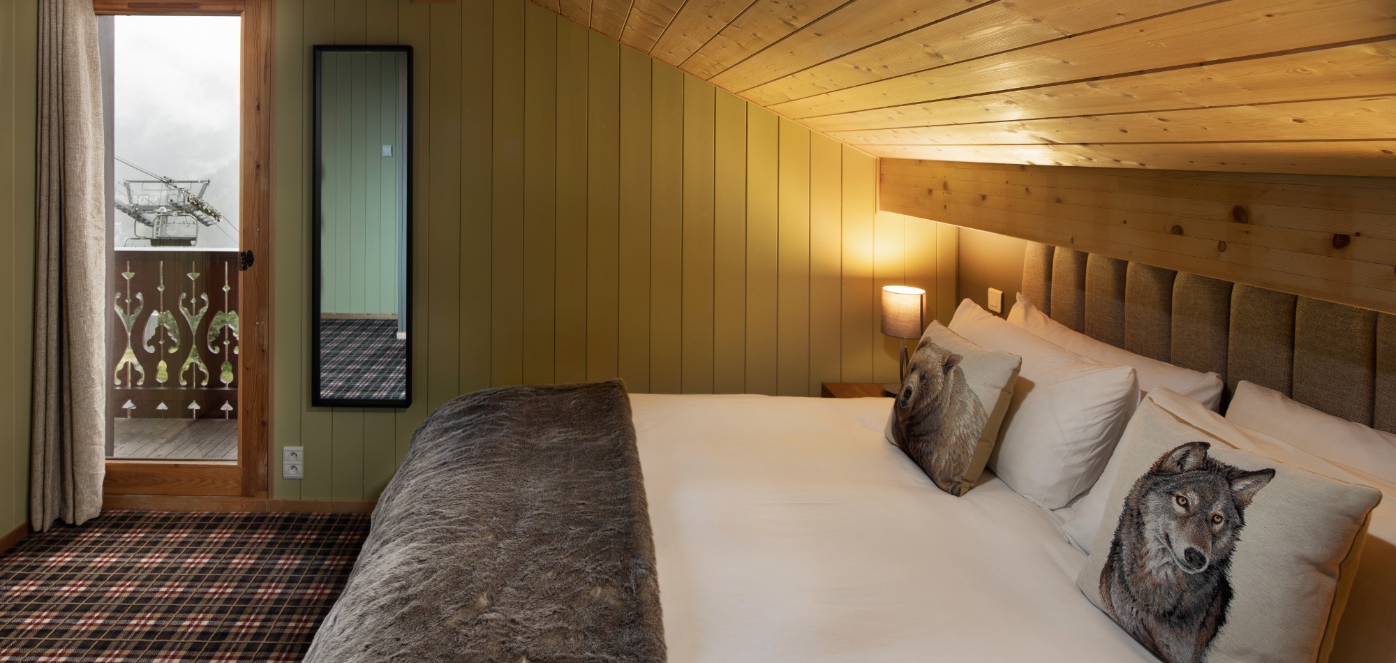 Chalet_Fleurie_Oxford_Ski_Luxury_Chalet_Bedroom.jpg