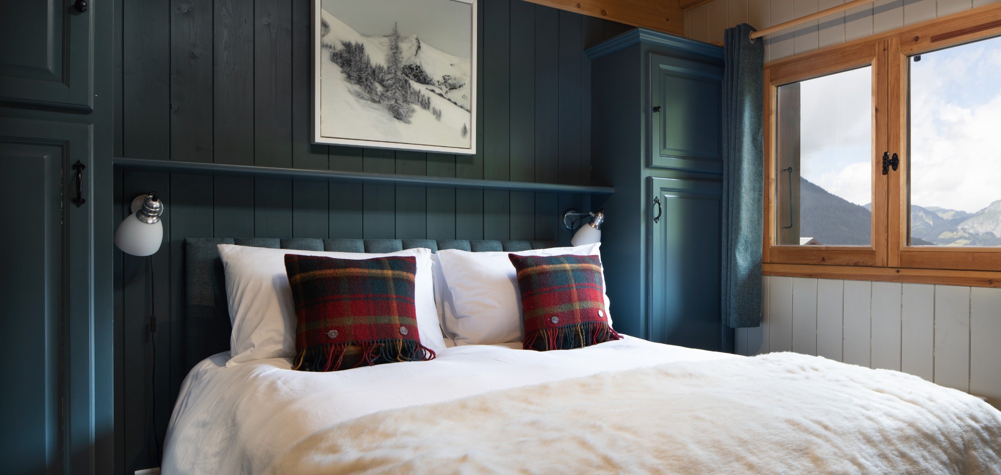 Chalet_Fleurie_Oxford_Ski_Luxury_Chalet_Bedroom_4.jpg