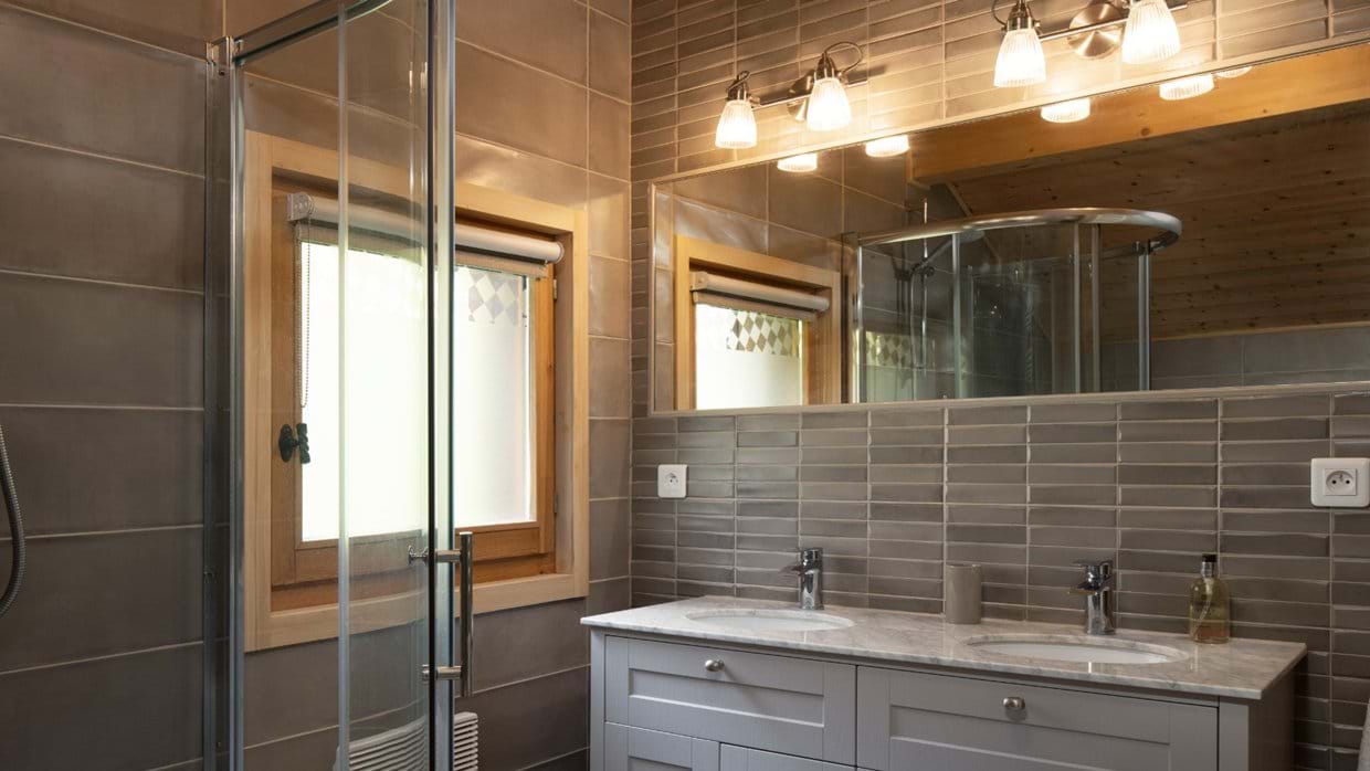 Chalet_Fleurie_Oxford_Ski_Luxury_Chalet_Bathroom_2.jpg